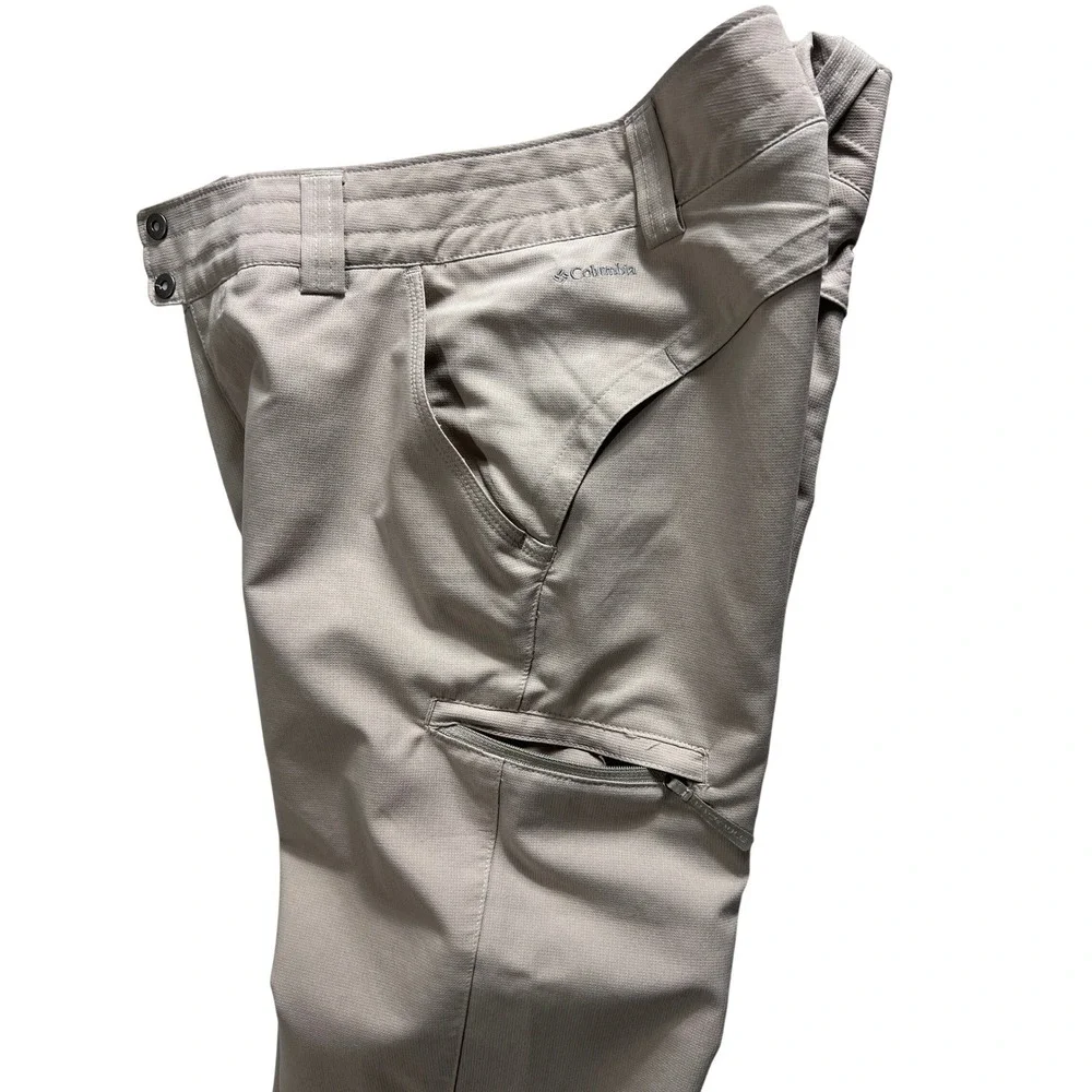Columbia Womens Size 2 Capri Pants Tan Khaki Hiking Outdoor Roll Up‎ AL8609